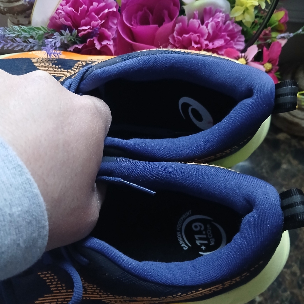 Asics Nova Blast 5 Comfort/Athletic Medical Field Shoes Size 9.5 Men/11 Women - Picture 13 of 13